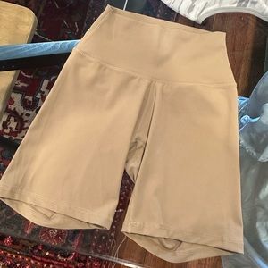 NVGTN Beige Signature 2.0 shorts
